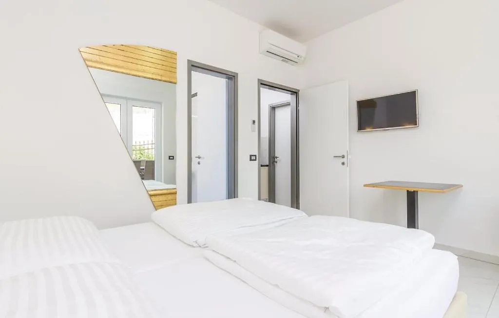 Studio Apartments Funtana With Pool 0*,
